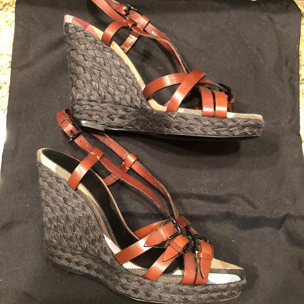 Burberry - Picture 3 of 4